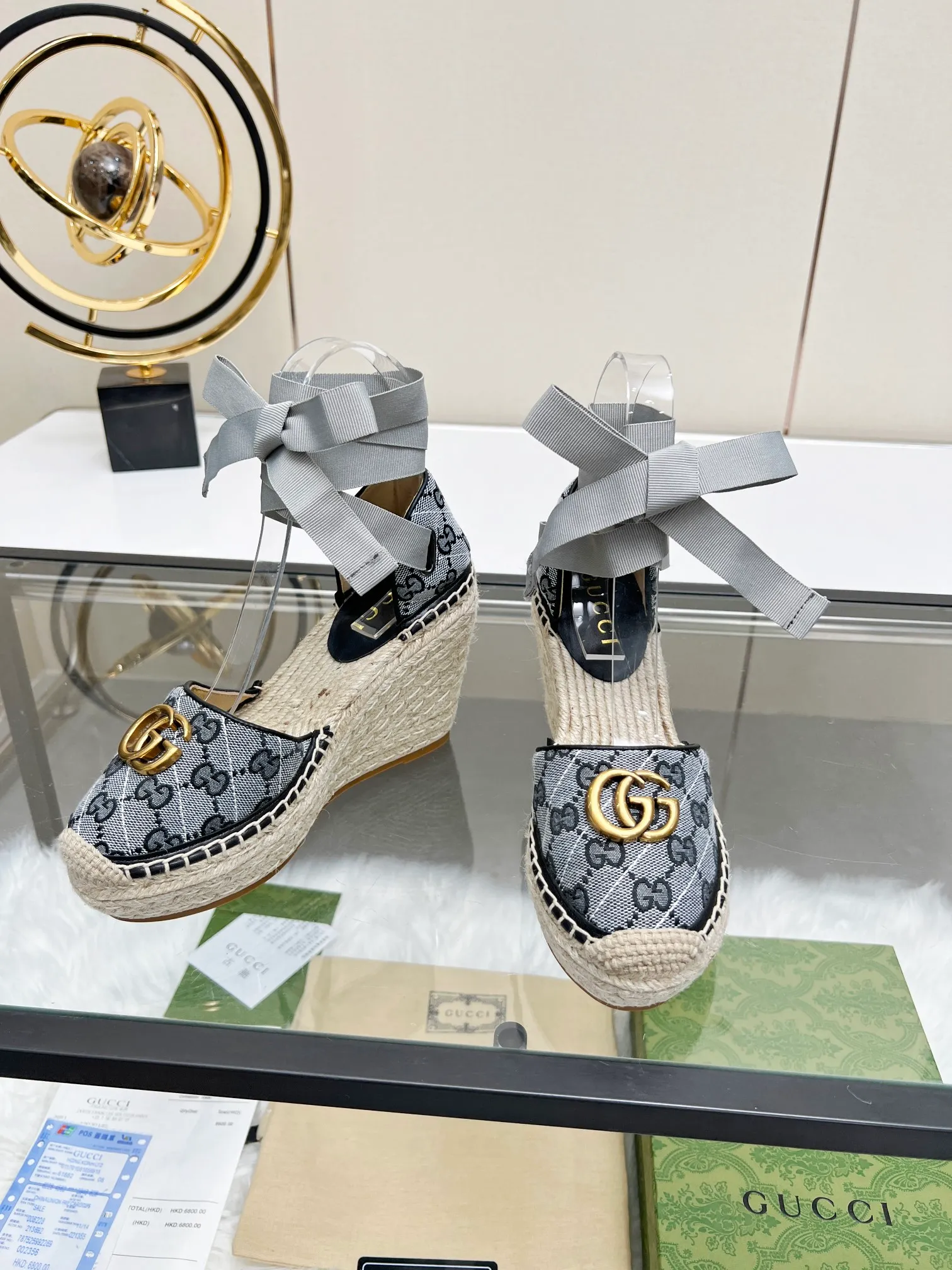 👟👟Ex-factory price 440👟👟 GUCCI wedge fisherman sandals, thick-soled straw, high-end quality, fabric: double G fabric, electric embroidery, lining: mixed sheepskin lining, yardage: 35～42, color: black and gray. Dear new and old customers, the picture has been updated, please transfer the image to change. The upgraded version of the wedge heel currently has more than 40 colors. Transfer the image and sell it.